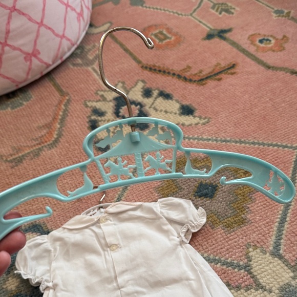 Vintage Pastels Baby bubble Peter Pan Collar - hand embroidered & 2 50s hangers - Picture 6 of 6